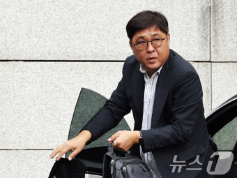 인사청문회 사무실로 이동하는 최휘영 장관 후보자