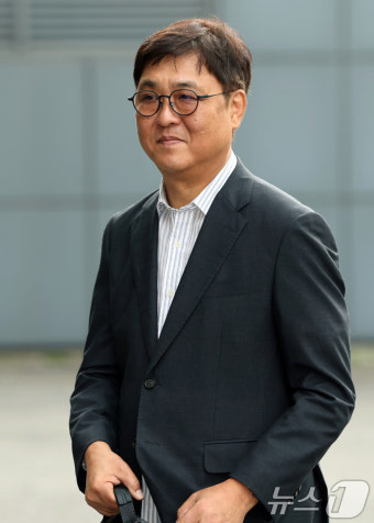 최휘영 후보자, 인사청문회 사무실 출근길