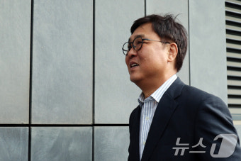 최휘영 후보자, 인사청문회 사무실 첫 출근