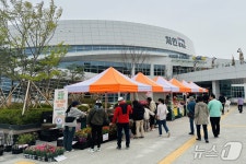 용인시 처인휴게소 로컬푸드 직거래장터 성황