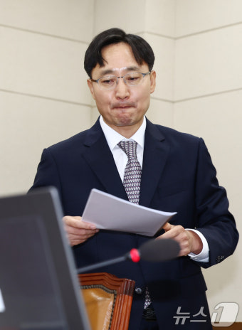 굳은 표정의 임광현 국세청장 후보자