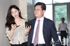 대답 없는 강의구 전 대통령실 부속실장