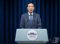 우상호 정무수석 '美특사단장에 박용만 전 대한상의 회장 임명'