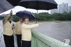 강기정 시장, 홍수주의보 유촌교 현장 상황 점검