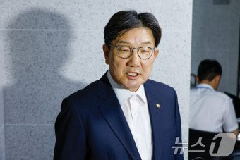 특검 압수수색에 입장 밝히는 권성동