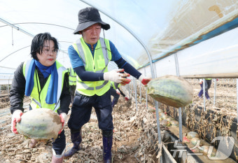 정청래, 충남 예산 피해농가 수해복구