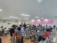 소비쿠폰 신청 첫날…김해 행정복지센터 한 시간 새 200명 몰려