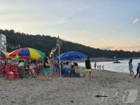 노을 아래 파도 소리와 맥주 한잔…동해 어달해변의 여름 낭만