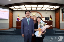 진안군의회, 송옥례 환경과 팀장 우수 공무원 표창