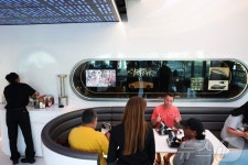 [뉴스1 PICK]테슬라, LA에 첫 식당·휴게소 다이너 열어