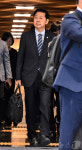 공항 나서는 구윤철 부총리
