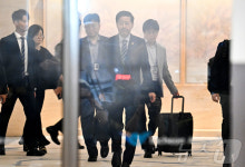 방미 취소로 인천공항 나서는 구윤철 기재부 장관