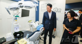 서울역쪽방촌 구강관리센터 찾은 오세훈 시장