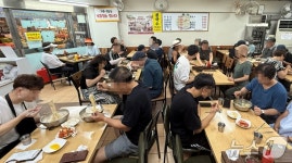 소비쿠폰 덕에 수박 먹어요…발 디딜 틈 없는 계양산전통시장