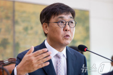 청문회 답변하는 최휘영 문체부 장관 후보자