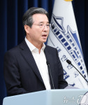 비상경제점검TF 브리핑하는 김용범 정책실장