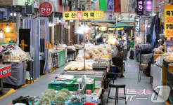 계속되는 폭염에 발길 뜸한 전통시장