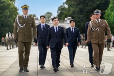 안규백 국방부 장관, 폴란드 무명용사의 묘 참배