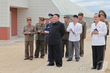 김정은, 위화도 온실종합농장과 신의주·의주 제방공사장 점검