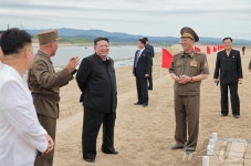 김정은, 위화도 온실종합농장과 신의주·의주 제방공사장 점검
