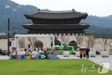 휴가철로 한산한 광화문 광장