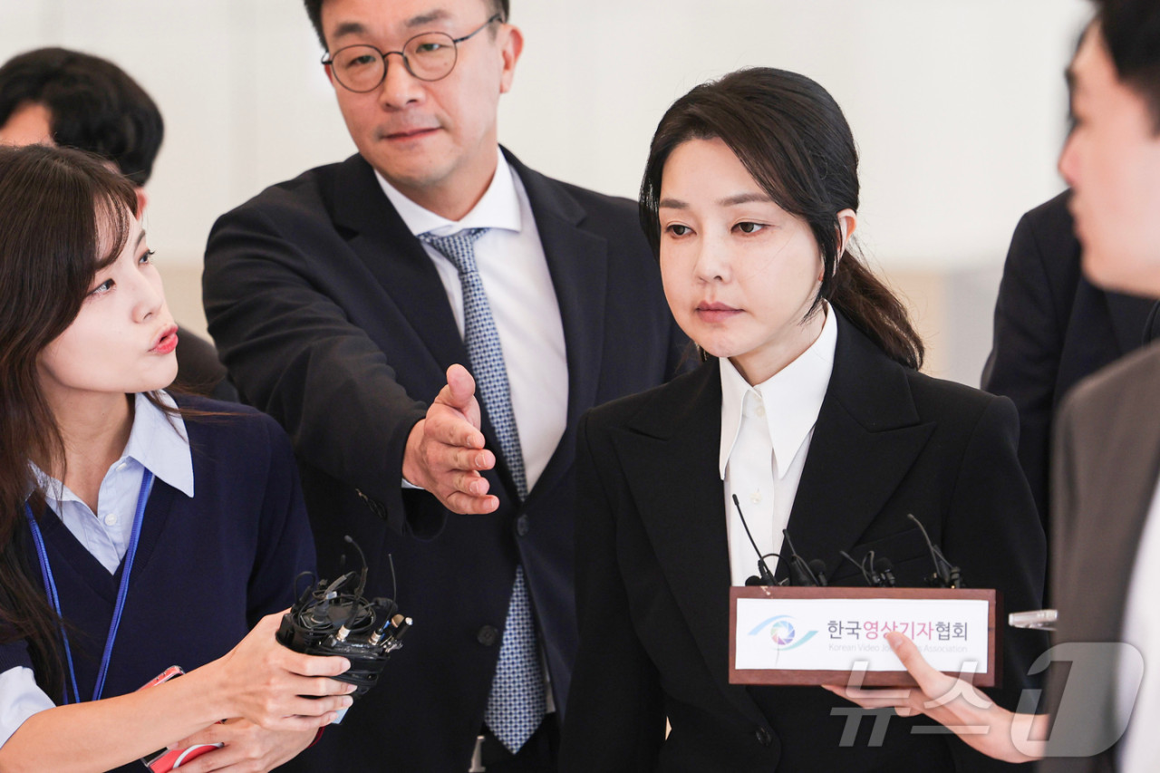 윤석열 부인 김건희, 특검팀 조사 마지막 대면 출석.