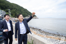 김윤덕 장관, 가덕도신공항 건설 예정지 방문