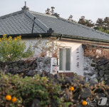 오소록해서 참 좋네요…힐링 트렌드 따라 확 변신한 이 제주어