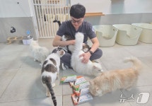 고양이도 구충 필수…인천스카이동물메디컬센터, 보호소 봉사