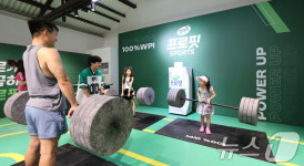 달리고, 들고, 마시고… 셀렉스 프로핏 팝업 짐 성수동 상륙