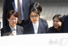 법원, 김건희 구속영장 발부…전직 대통령 부부 첫 동시구속(2보)