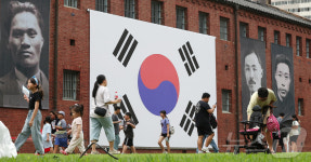 광복 80주년 서대문형무소기념관 찾은 시민들