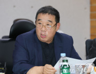 인사말하는 최재홍 서진산업 대표이사