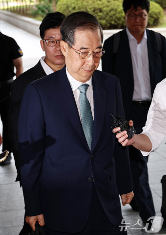 '계엄 가담·방조 ' 한덕수 전 총리, 피의자 신분 내란특검 출석
