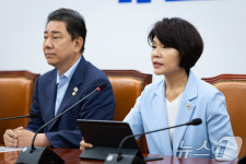 발언하는 한정애
