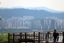 서울 아파트값, 6·27 규제 두 달 만에 회복…일부 최고가 경신