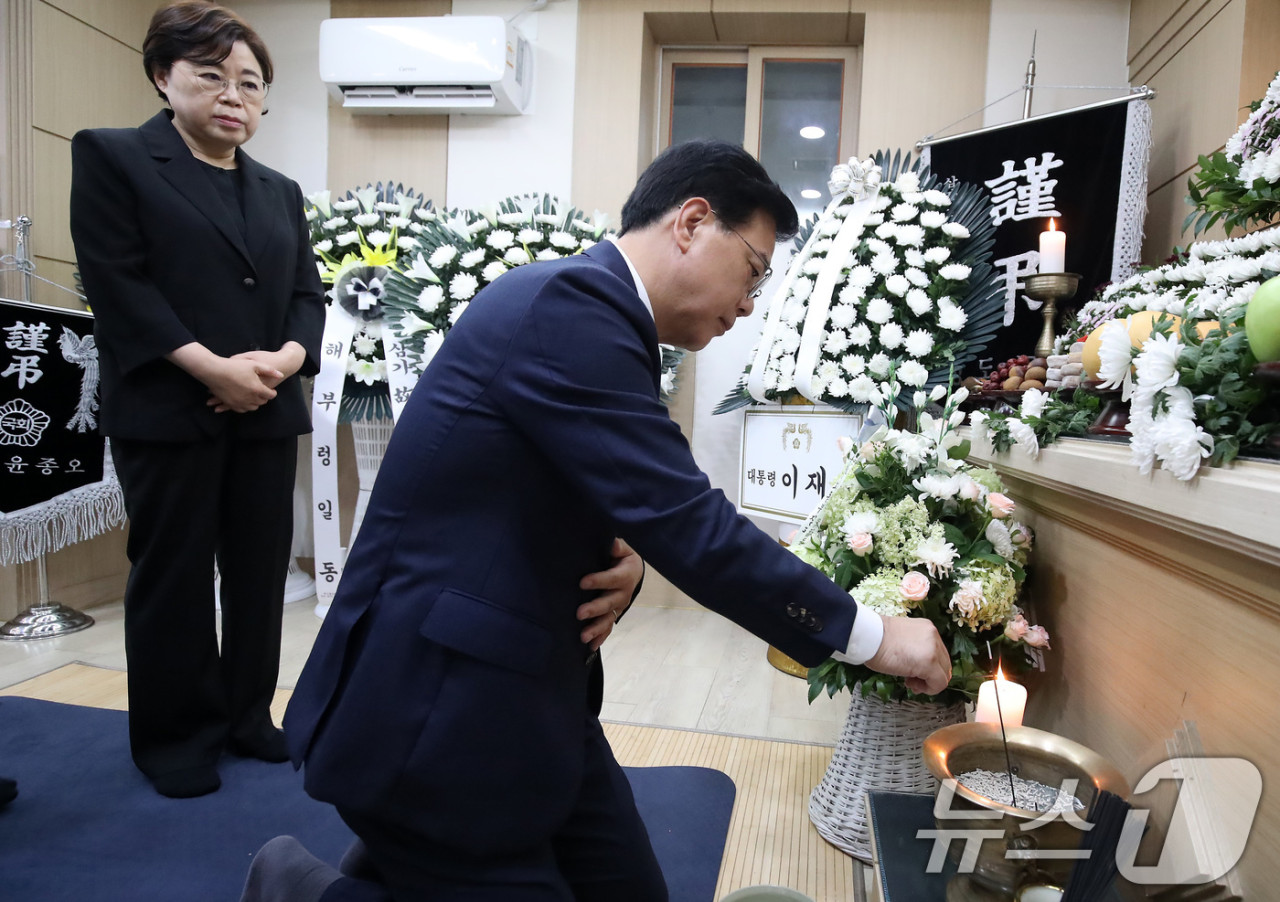무궁화호 열차사고로 희생자들에 조문하는 국민의힘 지도부, 안전 대책 개선 약속