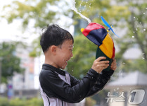 더위가 마냥 즐거운 동심