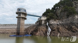 하류 물 상류로 끌어 올려라…오봉저수지 살리기 총력전