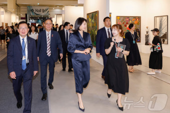 키아프 찾은 김혜경 여사