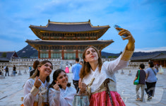 경복궁 야강개장 찾은 외국인관광객