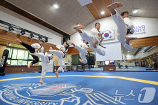 천하무적 발차기 공격