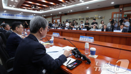 금융투자회사 CEO와 간담회하는 이찬진 금감원장