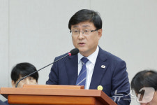 업무 보고하는 김성환 장관