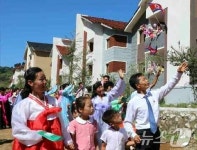 北, 자강도 문화농촌 새집들이 경사…농업 근로자들의 자긍심