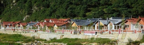 北 창성군 금야농장 주택들…황금산의 자랑 더해주는 새집들이 경사