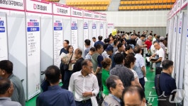 구미서 열린 60+ 일자리 한마당…1500여명 몰려 성황