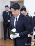 이재석 경사 빈소 조문하는 강훈식 비서실장