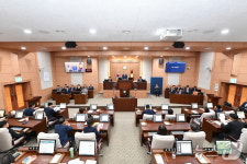 도심 주차난 극심…김해시의회 5분 발언서 주차난 해법 제안 잇따라