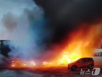 제주, 자동차 공업사 화재…건물 3동 불에 타